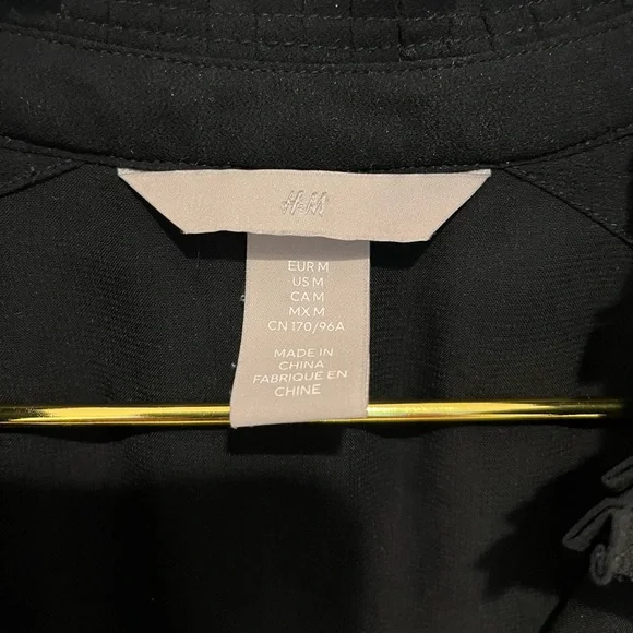 H&M Black Pleated Blouse Size Medium - Picture 4 of 6